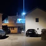 Rafin Dvor Διαμέρισμα *