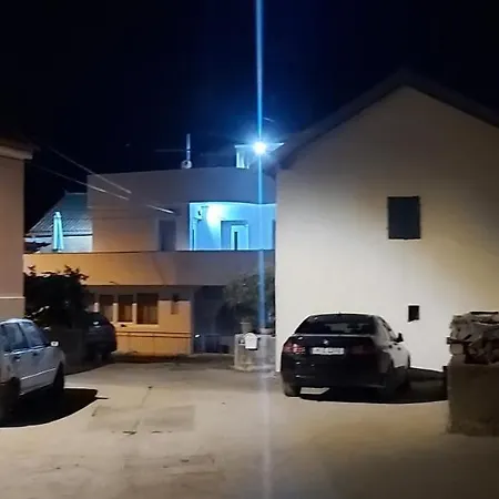 Rafin Dvor Apartman *